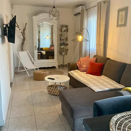 Au Pied Du Luberon Apartment Pertuis Exterior photo