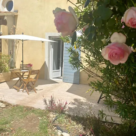 Au Pied Du Luberon Apartment Pertuis Exterior photo